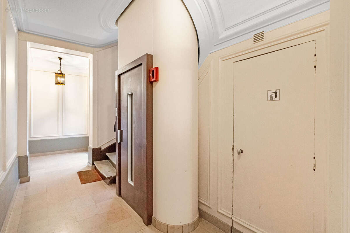 Appartement à PARIS-17E