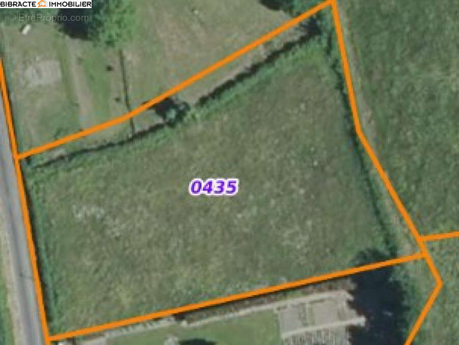 Terrain à LA NOCLE-MAULAIX