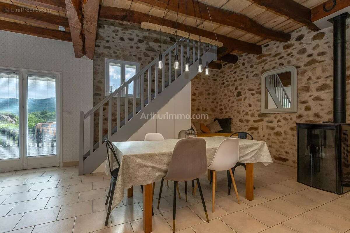 Maison à PEYRIEU