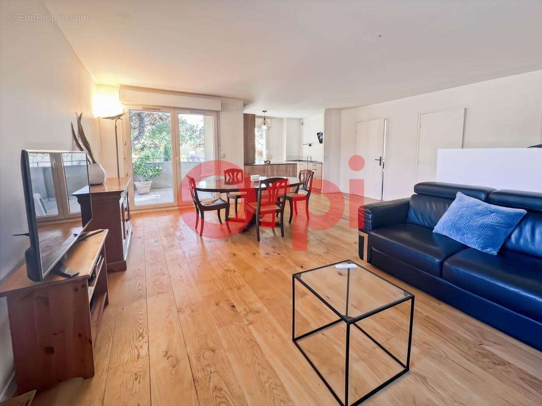 Appartement à VENELLES