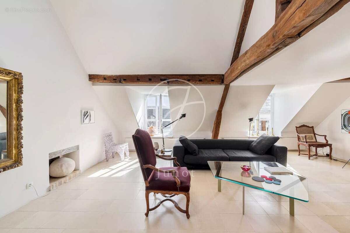 Appartement à PARIS-3E