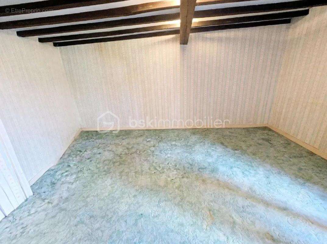 EXCLUSIVITÉ – Ancien corps de ferme sur 5,6 hectares avec dépendances, verger et rivière - photo 8
