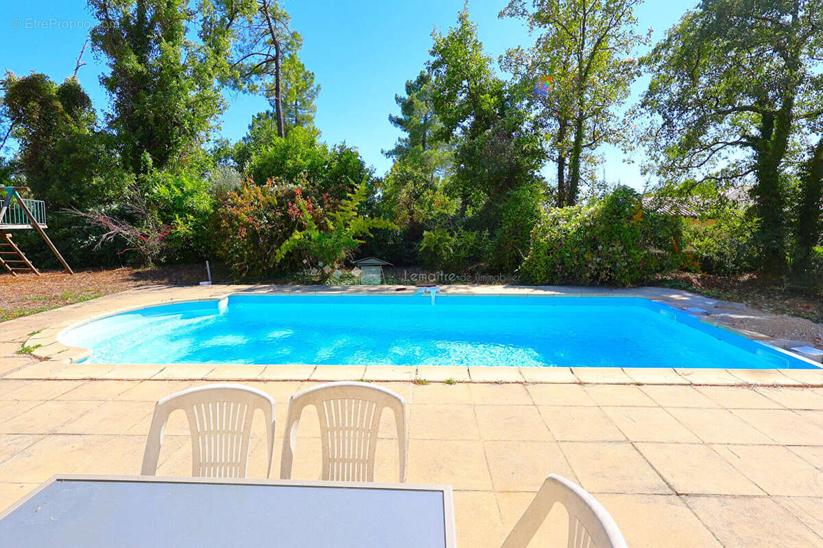 Maison à SAINT-CEZAIRE-SUR-SIAGNE