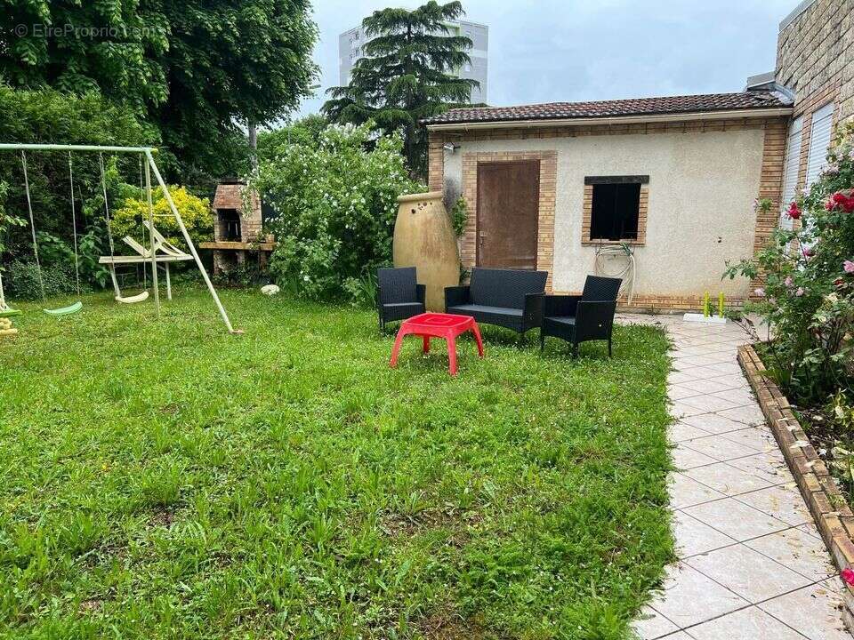 Maison à LE MEE-SUR-SEINE