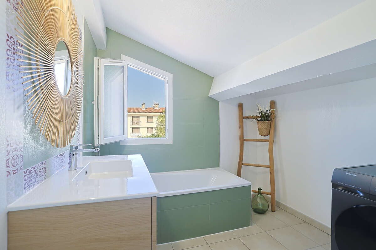 Appartement à LE LUC