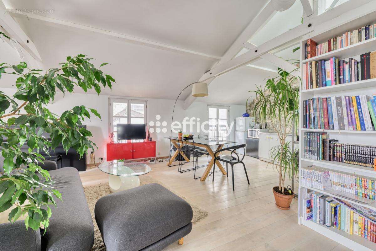 Appartement à COMBS-LA-VILLE