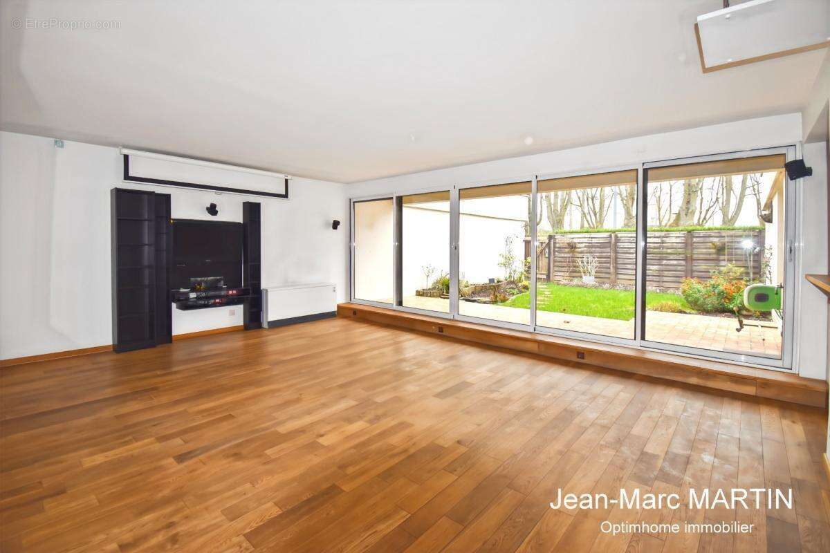 Villeneuve-d’Ascq – Appartement 107 m² avec rez-de-jardin privatif fermé et sécurisé – Résidence de standing – Chaîne des Lacs à - photo 4