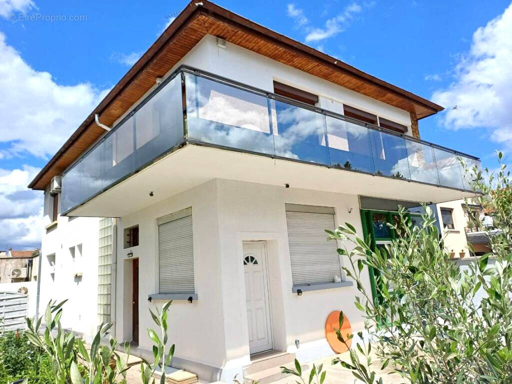 Maison à LYON-8E