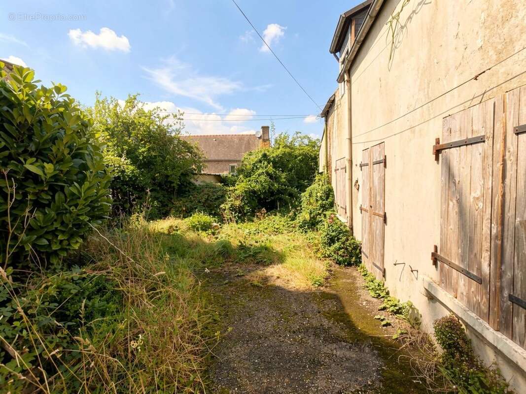 Maison à LE CLOITRE-SAINT-THEGONNEC