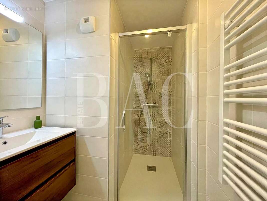 Vue mer panoramique pour ce superbe appartement lumineux 4 pièces à Antibes - photo 11