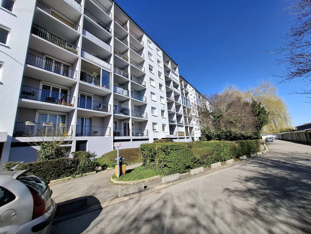Appartement à SAINT-JULIEN-LES-VILLAS