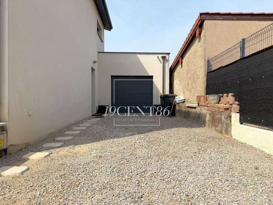 Maison 104 m² à Communay  - photo 16