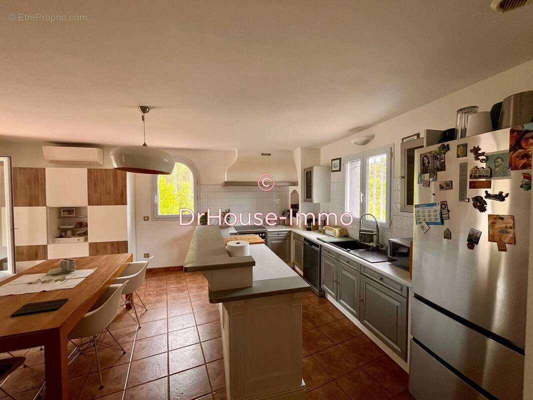 Maison à LE REVEST-LES-EAUX