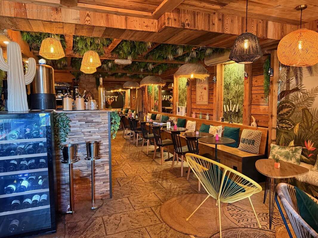 Commerce à COMBLOUX