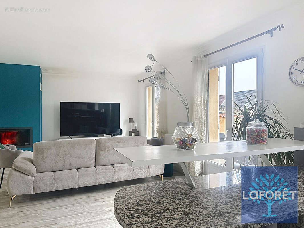 Maison à VIGNEUX-SUR-SEINE