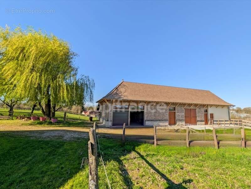 Rare à Lessard-en-Bresse : Ferme Bressane de 159 m2 Dépendance d'Exception et terrain de 8753 m2 - photo 12