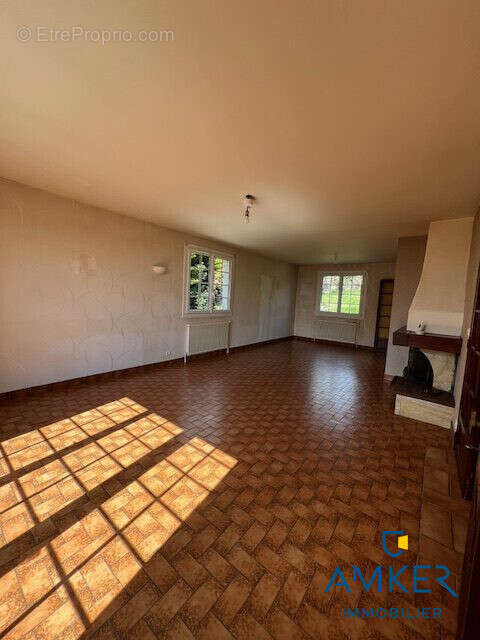 Maison à SAINT-ETIENNE-DE-MONTLUC