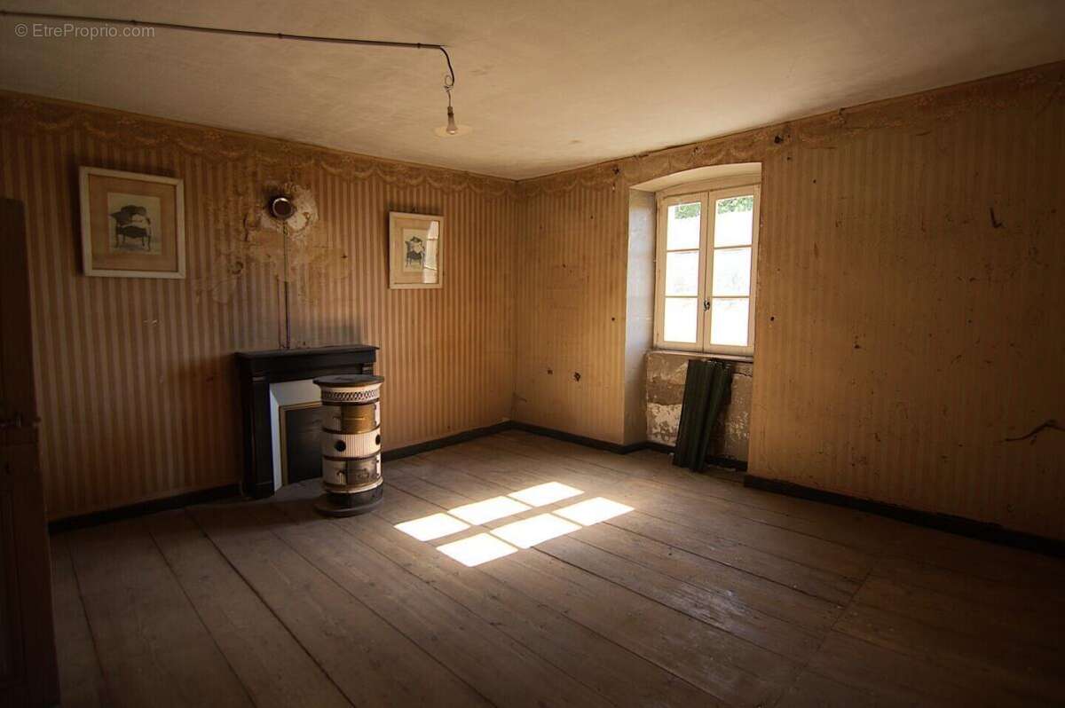 Maison en pierre à rénover,  dépendance, cave voûtée - photo 12