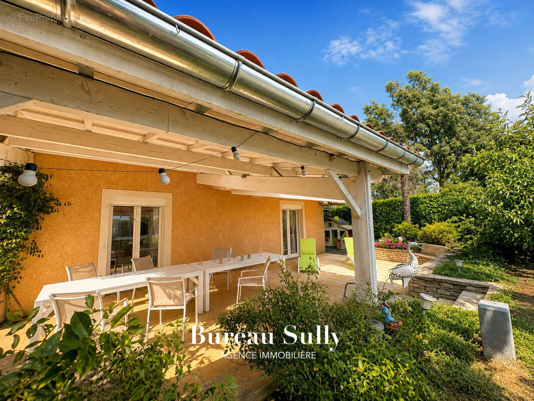 Jassans Riottier 01480 Maison 145 m2  4 chambres terrain 850 m2  piscine, garage, carport. - photo 3