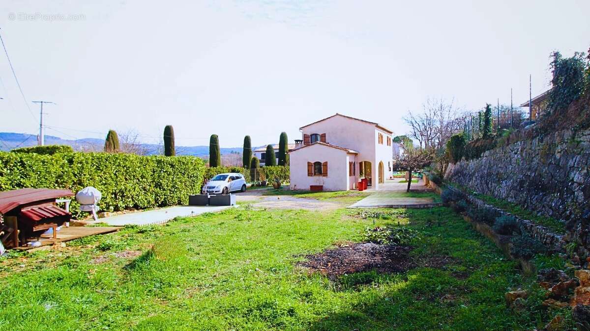 Maison à SAINT-CEZAIRE-SUR-SIAGNE