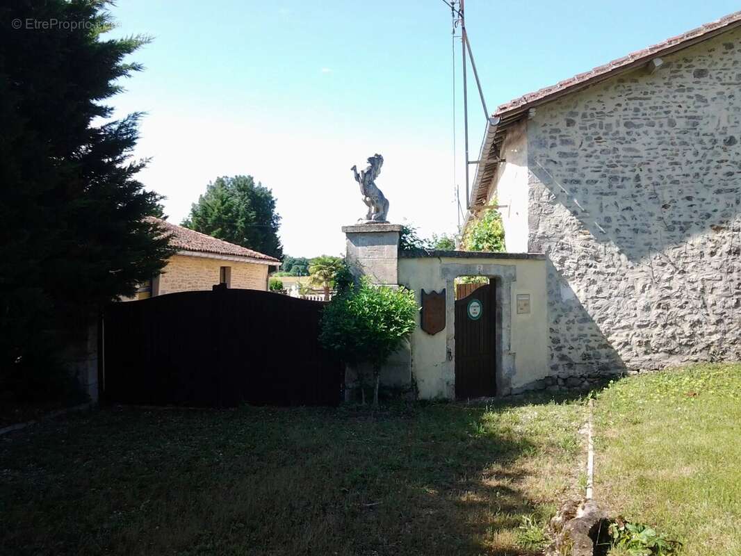 Maison à VILLEFAGNAN