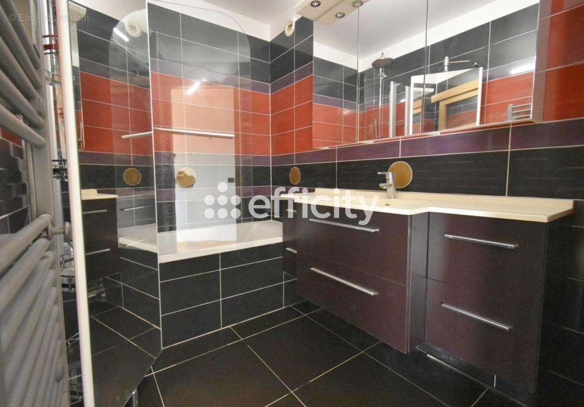 Appartement à PARIS-14E