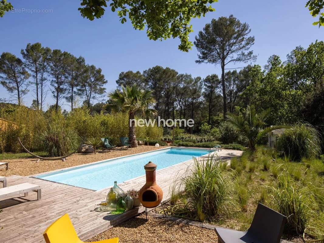 Villa joliment rénovée avec piscine dans un cadre verdoyant - photo 3