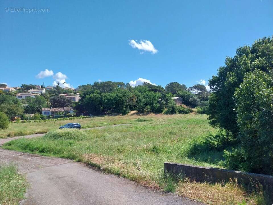 Terrain à FREJUS