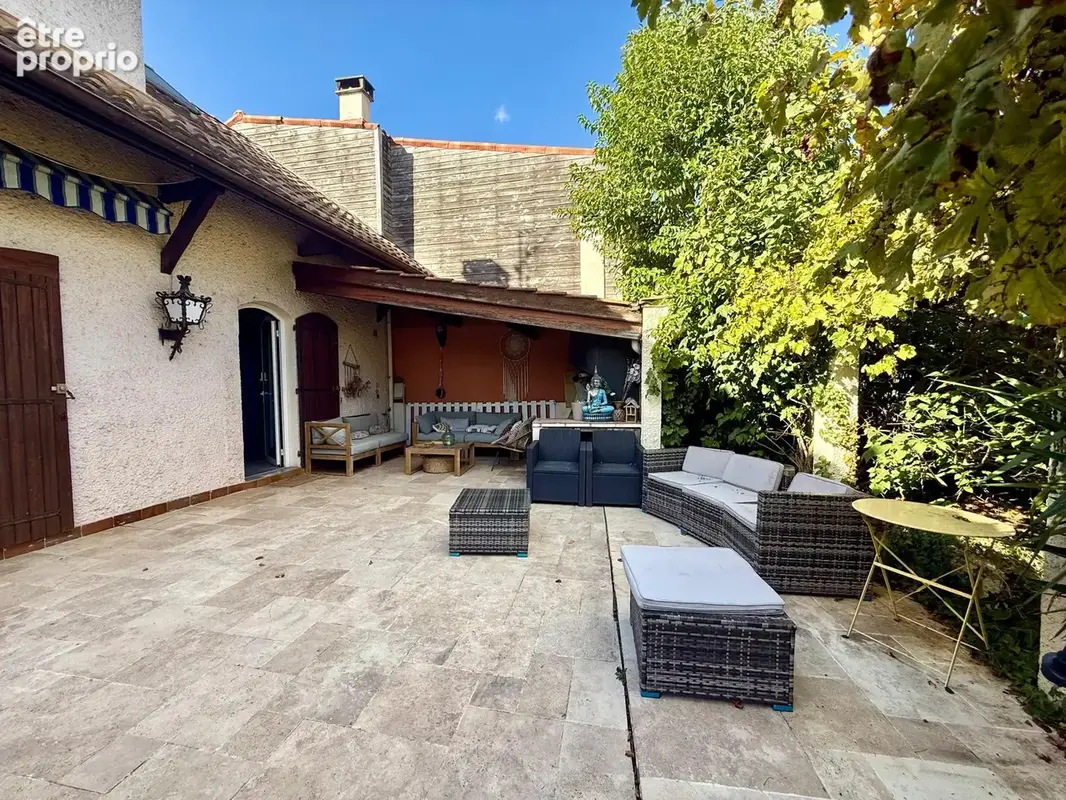 PESSAC - Grande maison de caractère - 215m2 environ - photo 2
