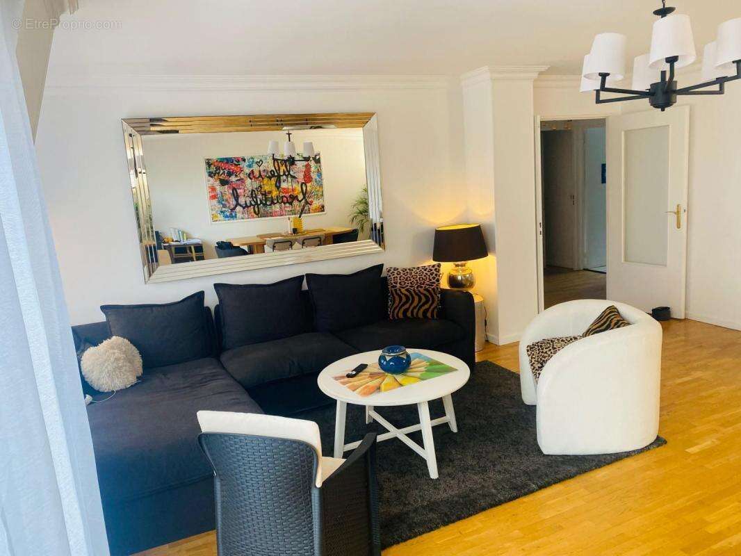 Appartement à LES LILAS