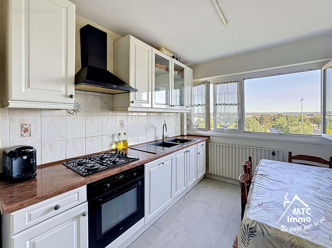 Appartement à DECINES-CHARPIEU