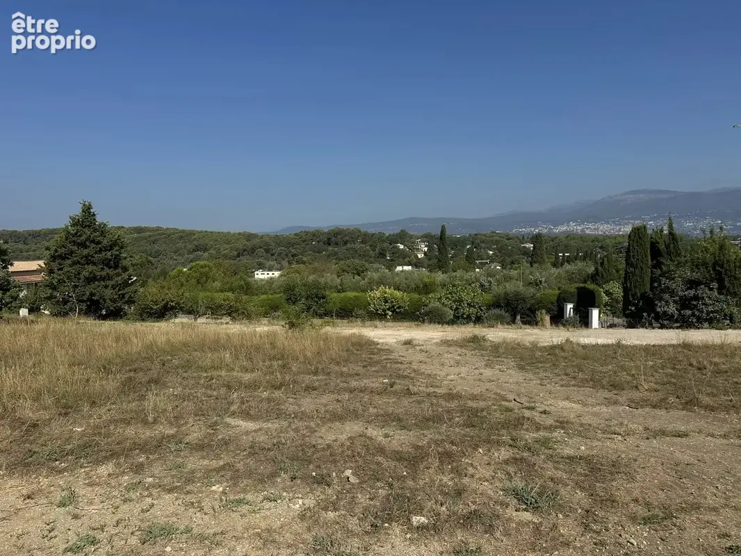 Terrain à MOUGINS