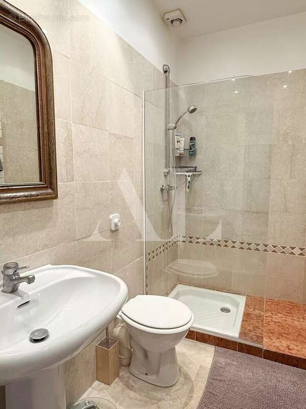 Appartement à VALLAURIS