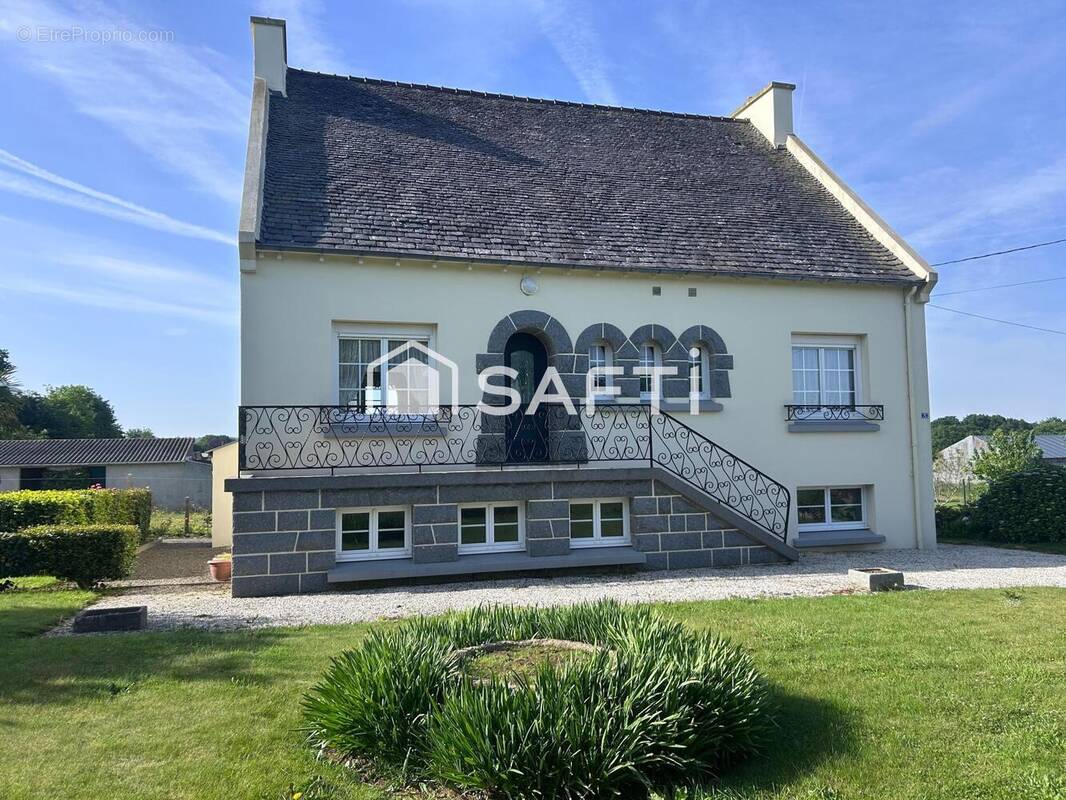 Photo 1 - Maison à LANDIVISIAU