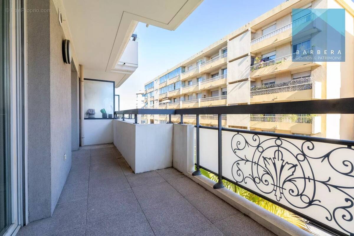 Appartement à SAINT-LAURENT-DU-VAR