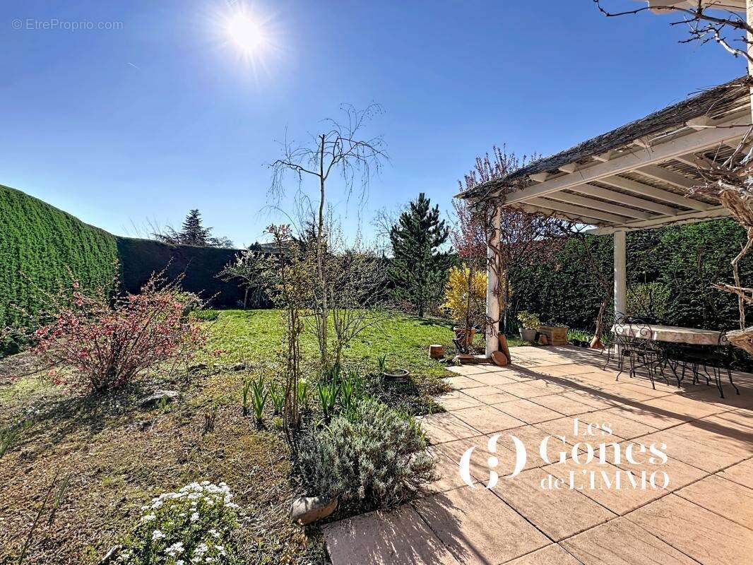 Maison à SAINT-GENIS-LES-OLLIERES