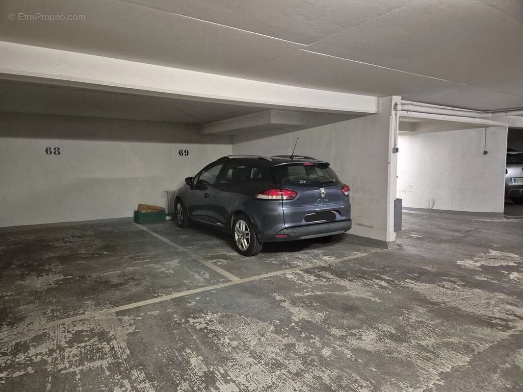 Parking à PARIS-15E