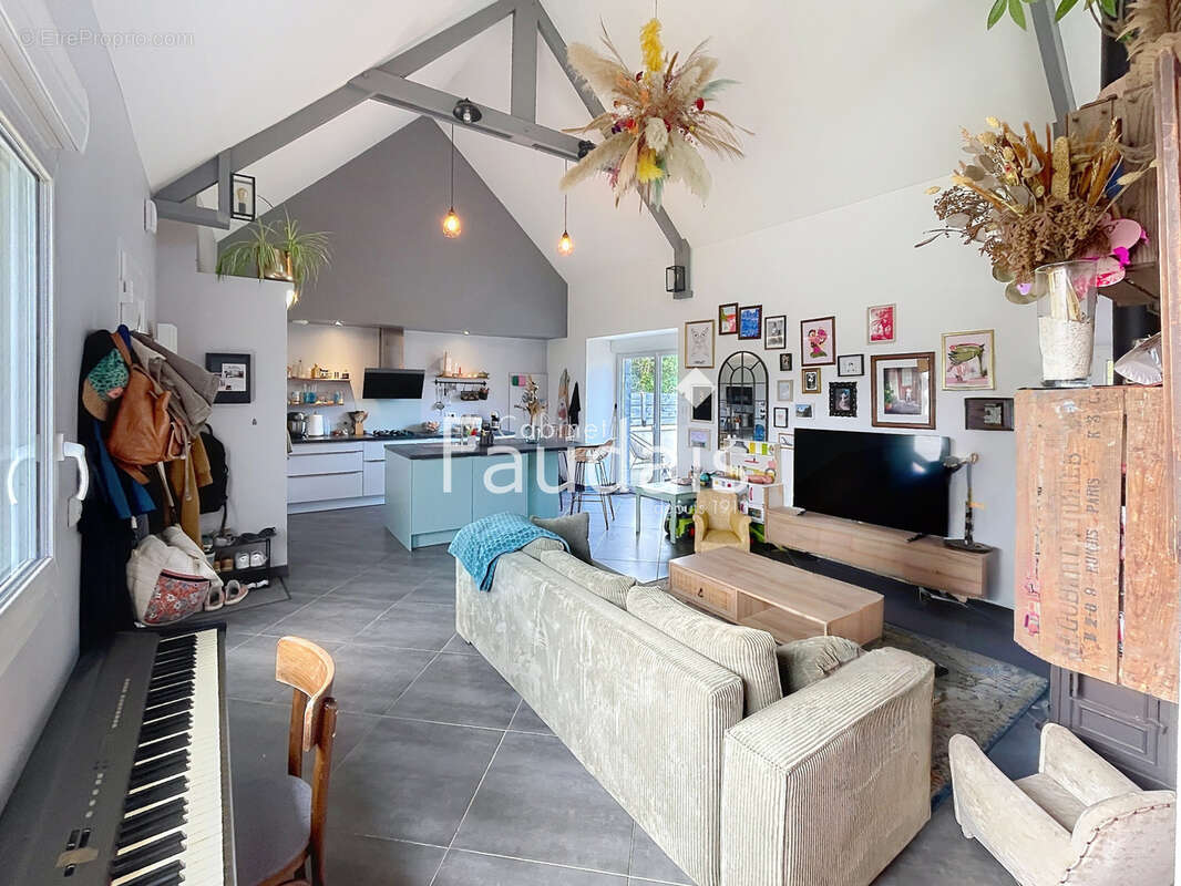 Maison à MONTSURVENT