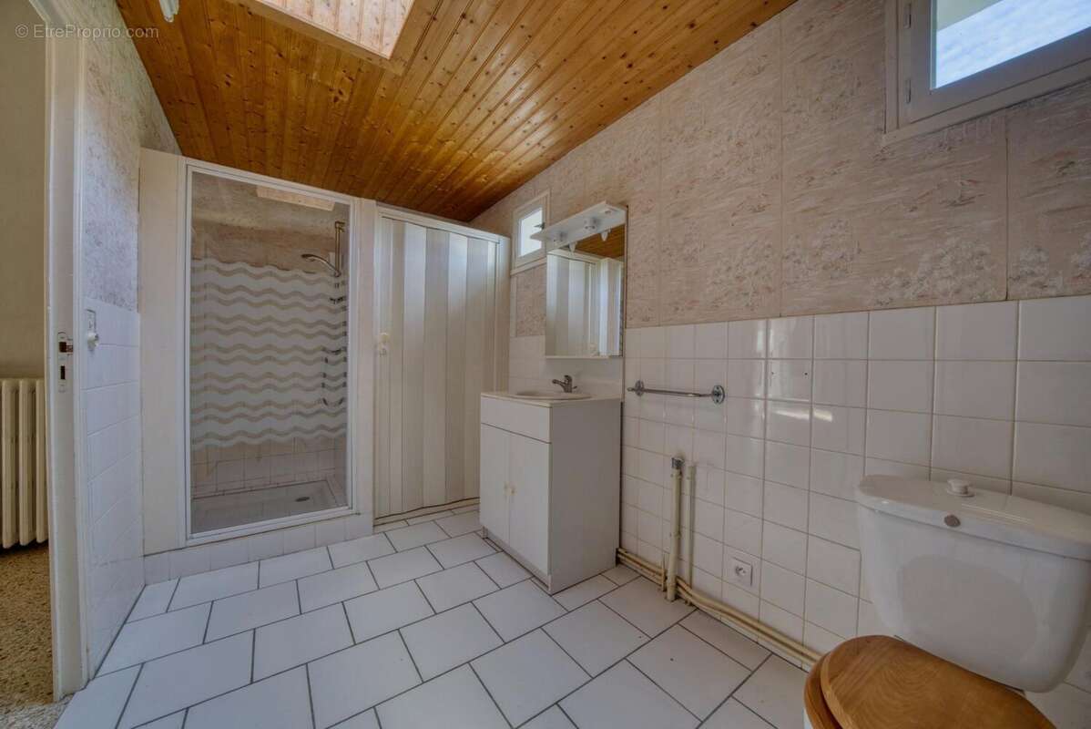 Photo 9 - Maison à LE DOUHET