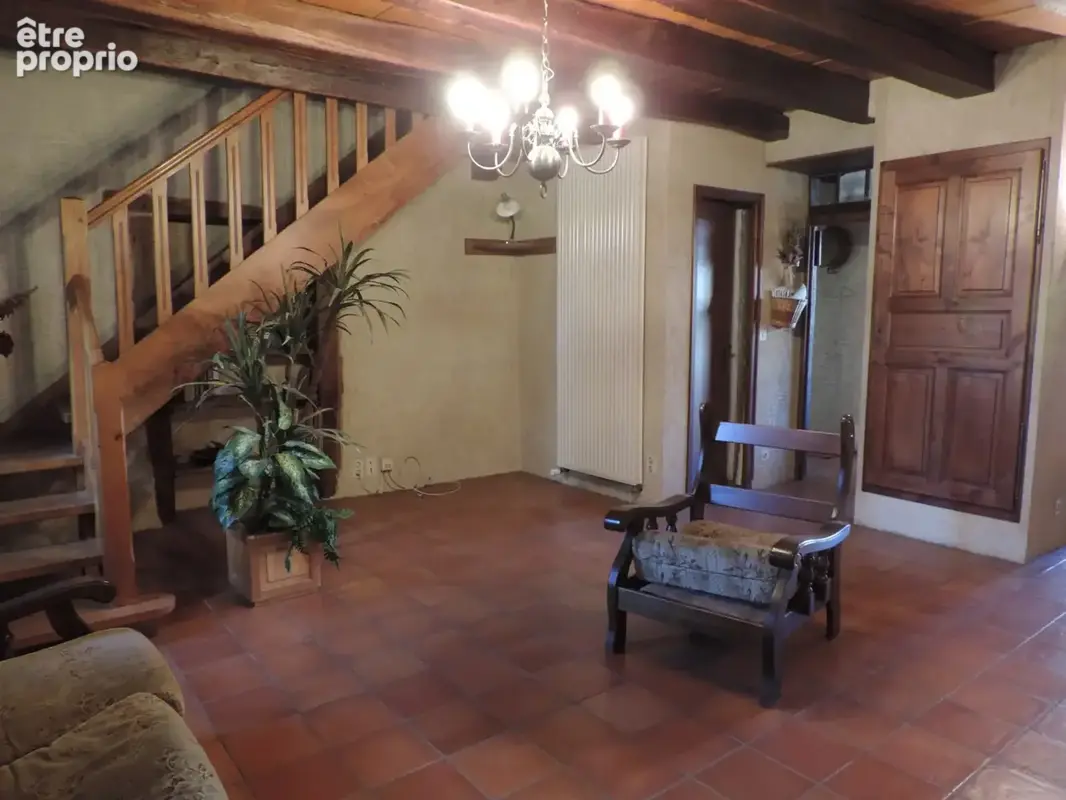 Dpt Ain (01), à vendre BOURG EN BRESSE, maison de caractère avec dépendance et fort potentiel – Terrain de 570 m² - photo 3