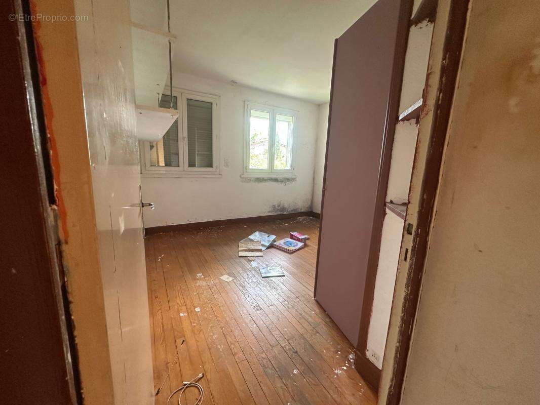 Grenay – Maison à fort potentiel de 140 m² avec terrain constructible - photo 9