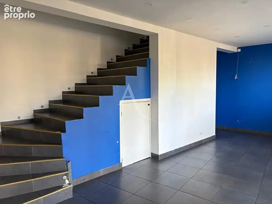 Vente murs 80m2 pour commerce terrasse axe principal vinon sur verdon - photo 7