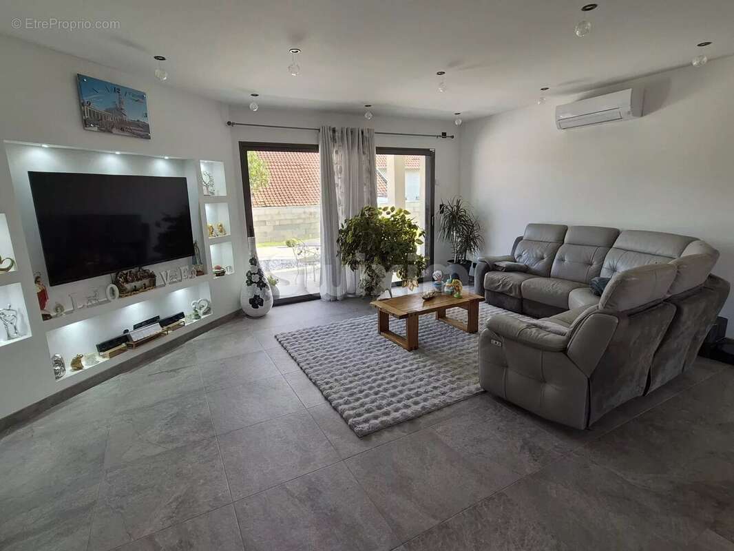 Maison à LE DESCHAUX