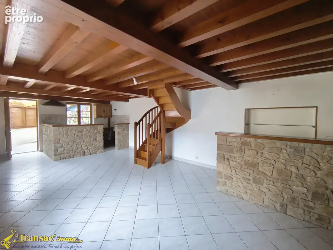 À Thiers, maison de village type F4 avec une grange non attenante avec terrain. - photo 3