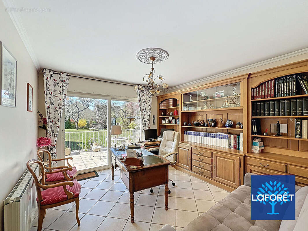 Maison à D'HUISON-LONGUEVILLE