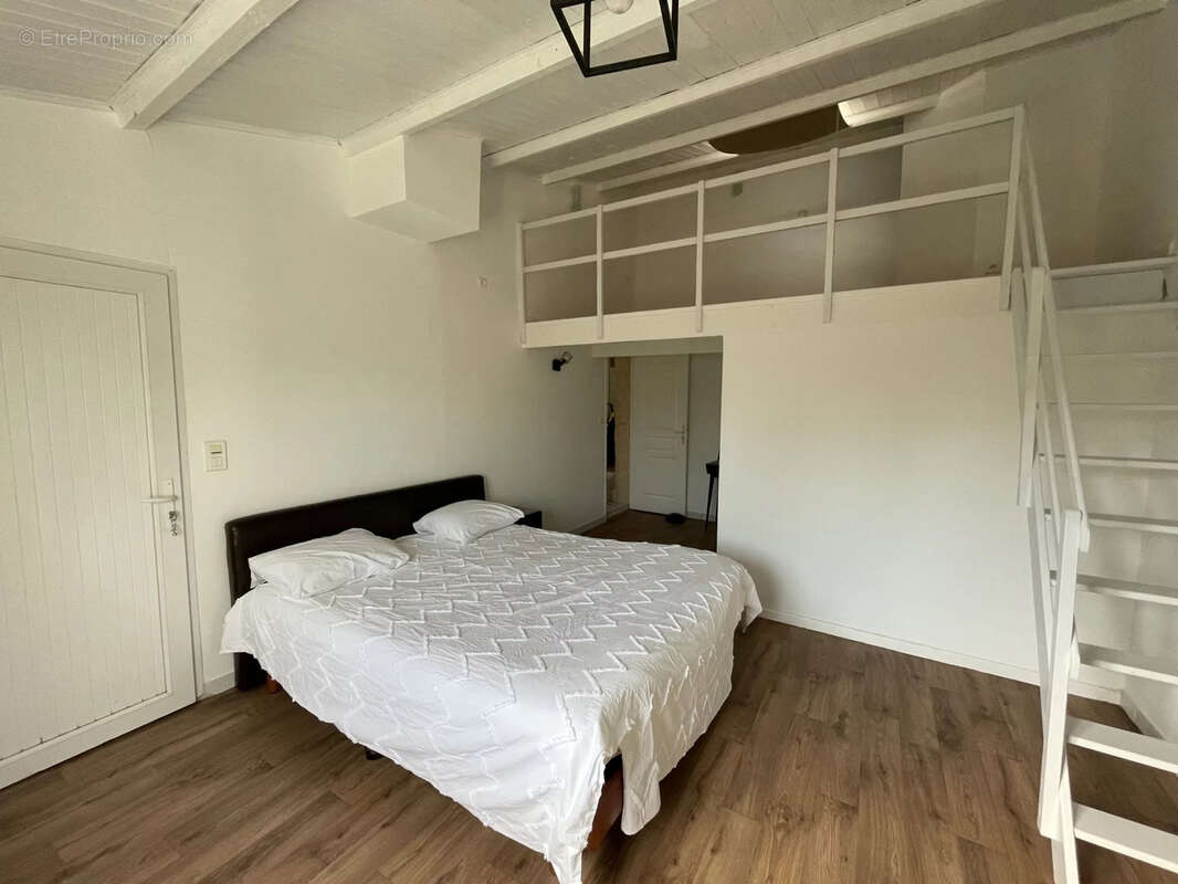 Maison à CROIX-CHAPEAU