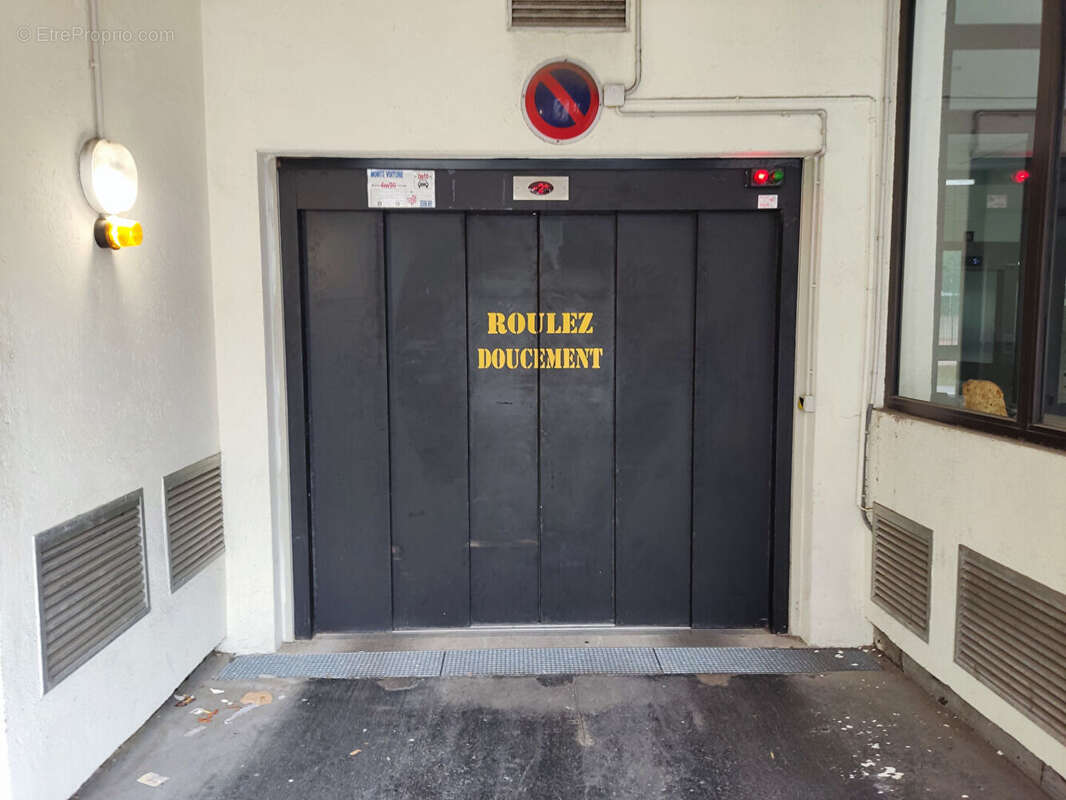 Parking à PARIS-20E