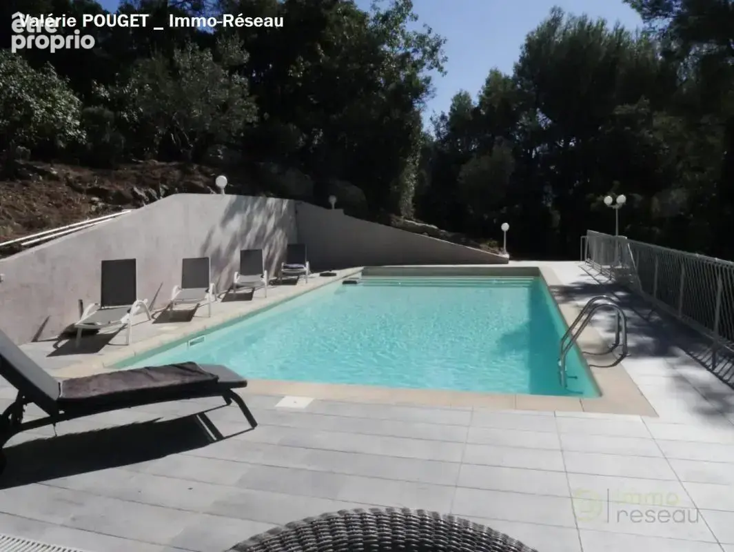 Maison 5 pièces 128 m² à vendre à Le Revest-Les-Eaux (83200) - photo 10