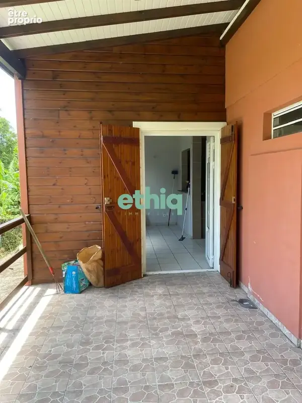 Maison 260 m² à Saint-Claude  - photo 3