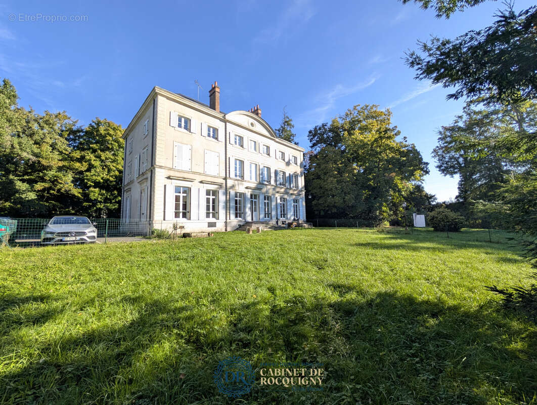 Appartement à SAINT-JEAN-DE-BRAYE